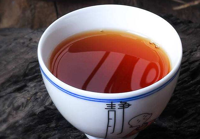  正山小种茶的冲泡方法 正山小种盖碗泡法怎么投茶醒茶 正山小种的茶汤颜色