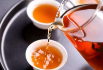  莲子心泡水的功效作用与禁忌 莲子心茶应该怎样泡水喝