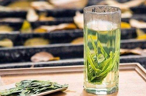  绿茶的功效和作用 喝绿茶有美容护肤和去油腻减肥的好处