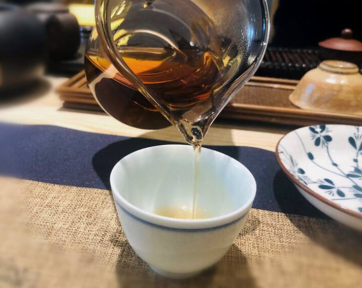  生姜和普洱茶一块煮的功效 陈年普洱茶最健脾养胃的食用方法