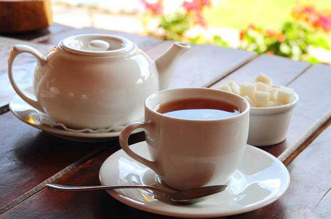  睡前喝红茶可以吗 晚上喝红茶的注意事项 晚上喝红茶的好处