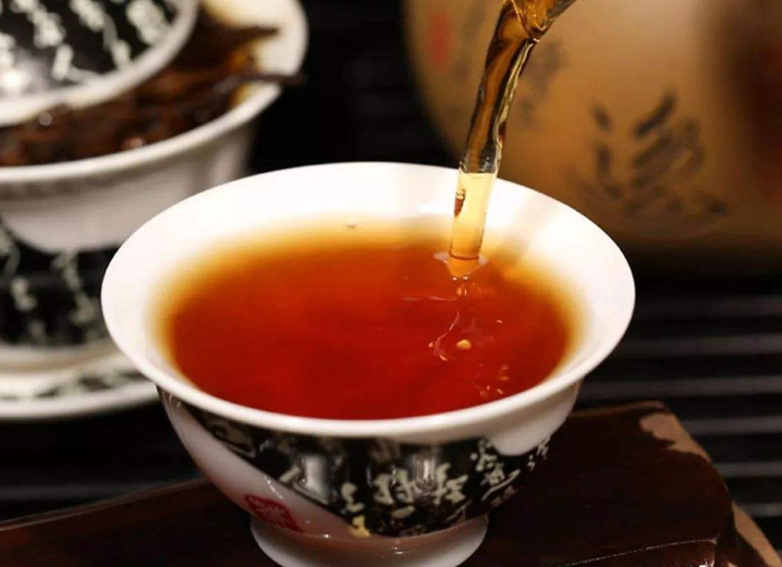  姜红茶的危害与坏处 喝姜红茶减肥注意事项 月经不调能喝姜红茶吗
