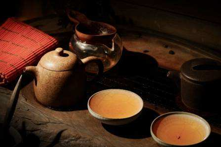  喝生普洱茶有什么好处 生普洱茶有利于肠蠕动减少便秘