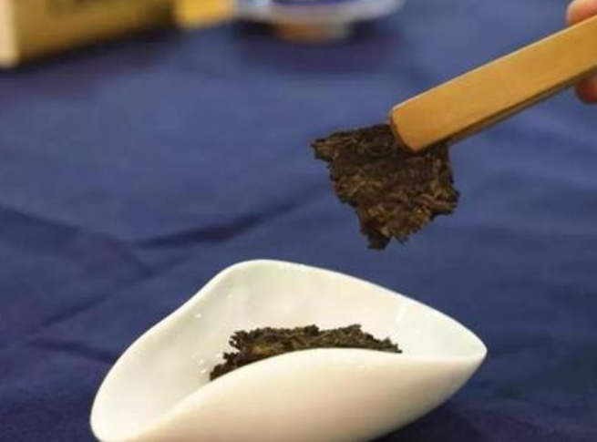  普洱老茶头的作用和功效 茶头能降肝火 清除烟毒和增强免疫力吗