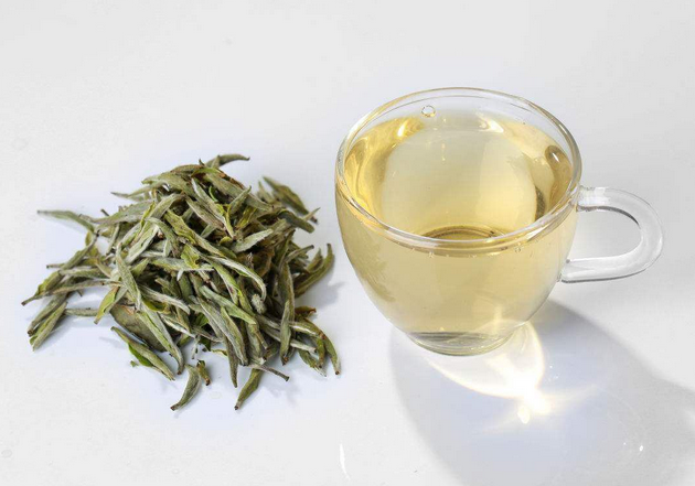  长期喝老白茶的功效是什么 天天喝老白茶的养生价值功效