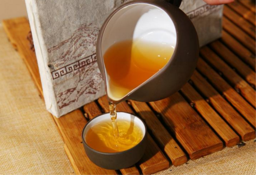  安化黑茶的功效与禁忌分别是什么 喝黑茶的好处和副作用