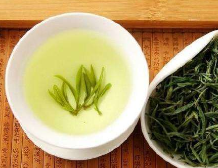  大佛龙井茶属于绿茶吗 大佛龙井茶的功效 有消炎解毒的功效