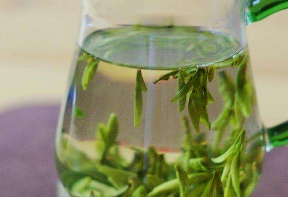 喝紫霞贡茶的好处 紫霞贡茶有除口臭和帮助消化的作用