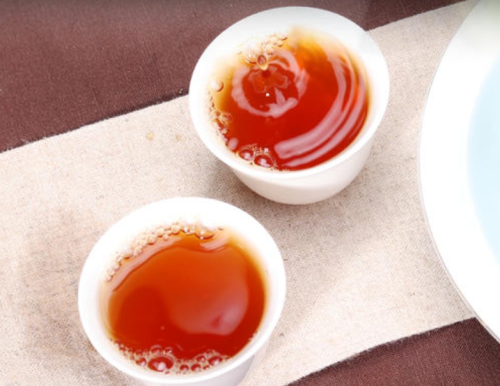 夏天喝红茶 夏天饮用红茶有消除疲劳等功效与作用