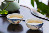  长期喝老白茶害处有哪些 经常饮用老白茶对身体的危害