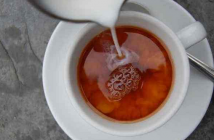  红茶泡牛奶是先加牛奶还是先加红茶 牛奶红茶的正确泡法