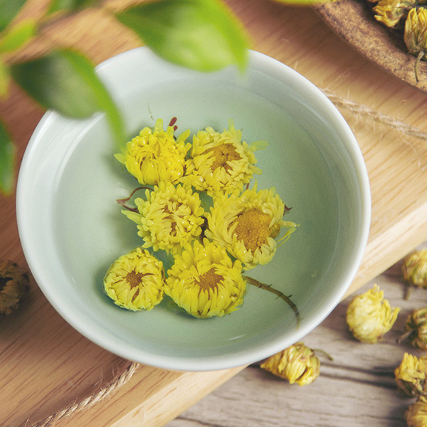  菊花茶可以和柠檬一起冲泡吗 柠檬菊花茶的作用