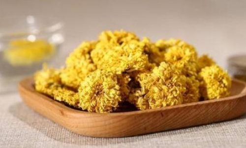  隔夜的菊花茶第二天还能喝吗 泡了一天的菊花茶还可以吗