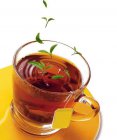 <b> 绿茶和红茶有什么区别 喝的时候有什么注意事项</b>