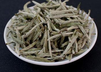  白茶和绿茶哪个好 茶有好有坏 但可口的更好