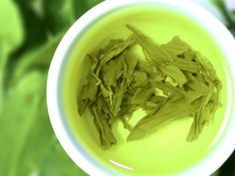  绿茶和红茶哪个好 绿茶和红茶适合什么人饮用