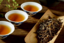  白茶和红茶的区别和功效 红茶是发酵茶吗 白茶有退烧降火的功效