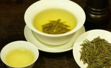  喝绿茶有哪些功效 绿茶可以抗菌抗辐射 是一种抗衰老的好茶