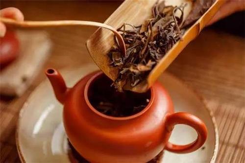  用紫砂壶泡寿眉白茶的方法 寿眉白茶的冲泡要点