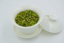 <b> 湿气重的人喝什么茶 绿茶真的能改善湿气重吗</b>