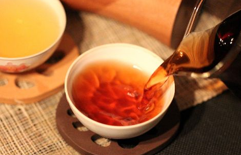  体质有燥热的人适合喝什么茶 体质虚寒的人可以喝普洱茶吗 普洱茶减肥方法
