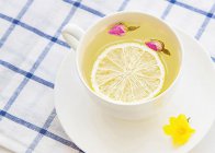  什么人不适合喝柠檬茶柠檬茶的副作用和禁忌