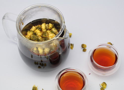 冲泡隔夜的菊花茶可以饮用吗 如何使用菊花茶过夜