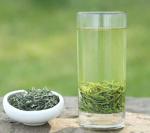  喝酒之后喝绿茶好吗 喝绿茶的注意事项 发烧可以喝绿茶吗