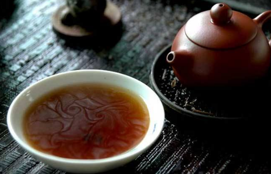  安化黑茶饮用禁忌 安化黑茶的保存技巧 发烧能喝茶吗
