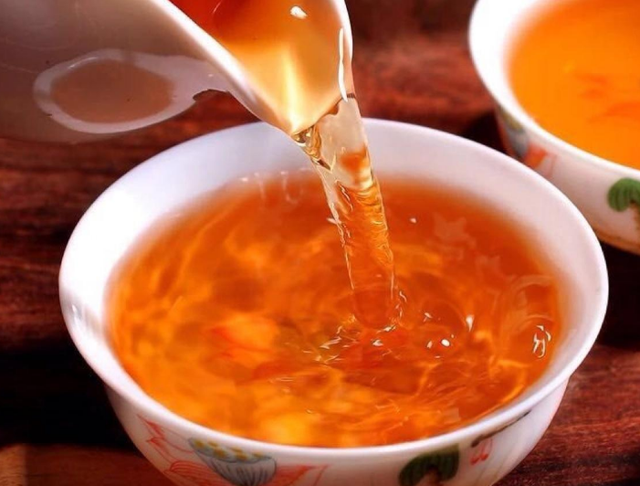  鉴别普洱茶好坏的方法 普洱茶湿仓茶的由来 普洱茶的选购方法
