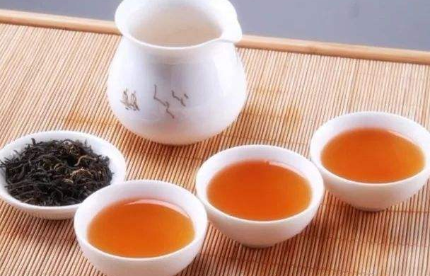  如何从冲泡普洱茶鉴别茶的好坏 普洱茶有什么特点