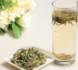  白茶和红茶的区别 夏天喝白茶可以防暑降温 冬天喝红茶暖胃