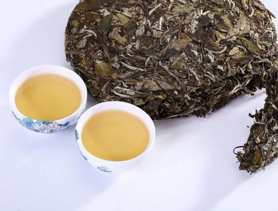  白茶和红茶的区别 白茶与红茶的功效有什么不一样 白茶与红茶品种
