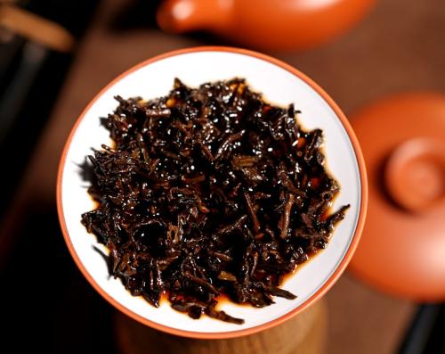 陈年普洱茶为什么比较贵 普洱茶素有做新茶喝旧茶的习惯