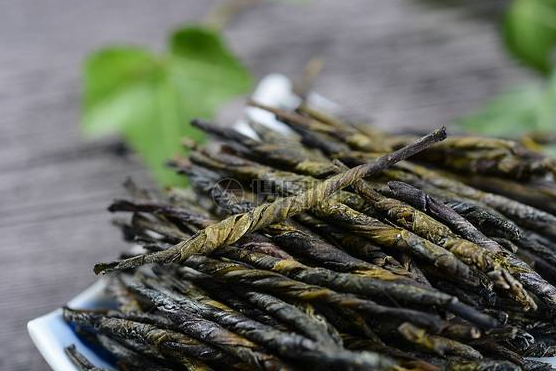  苦丁茶保质期 苦丁茶的冲泡关键 苦丁茶的功效与作用