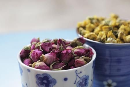  玫瑰菊花茶有什么作用 每天喝菊花茶好吗