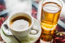  白茶和普洱茶哪个好 普洱茶和白茶哪家的功效作用更好