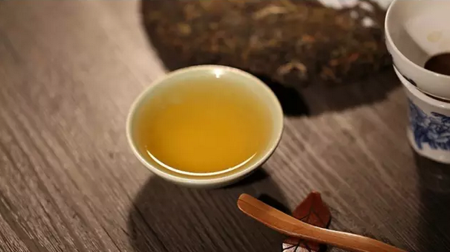  普洱生茶和熟茶区别 普洱生茶熟茶茶汤分别是什么颜色